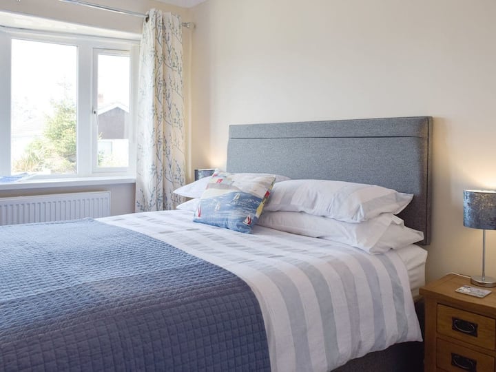 Sea Dreams ka krevate super të rehatshëm në të dyja dhomat. Vizitorët tanë i duan aq shumë sa që 2 i kanë porositur në banesat e tyre. 
Dhoma kryesore e gjumit është e madhe. Ka gjithashtu hapësirë të bollshme për gardërobë. 
Ofrohen rroba dhe pantofla. 