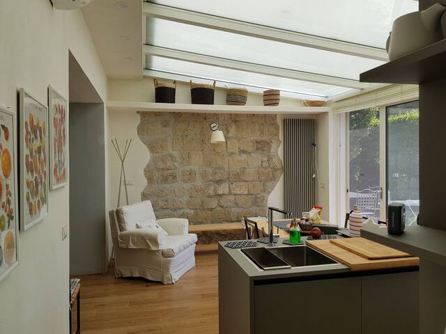 Delicious Cottage in villa,garden,stunning view gallery image 2