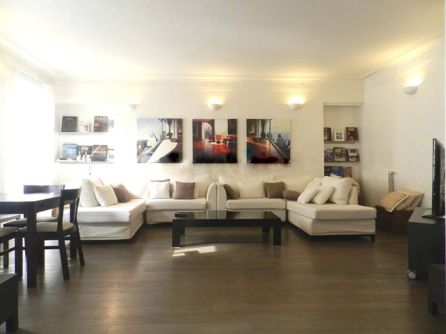 Living
The 72 square meters living room has 4 double glazed windows facing street . It is equipped with : 2 dining tables for 4 people, 3 sofas, coffee table, TV, DVD, stereo, phone, built-in shelves, hard wood floor.
