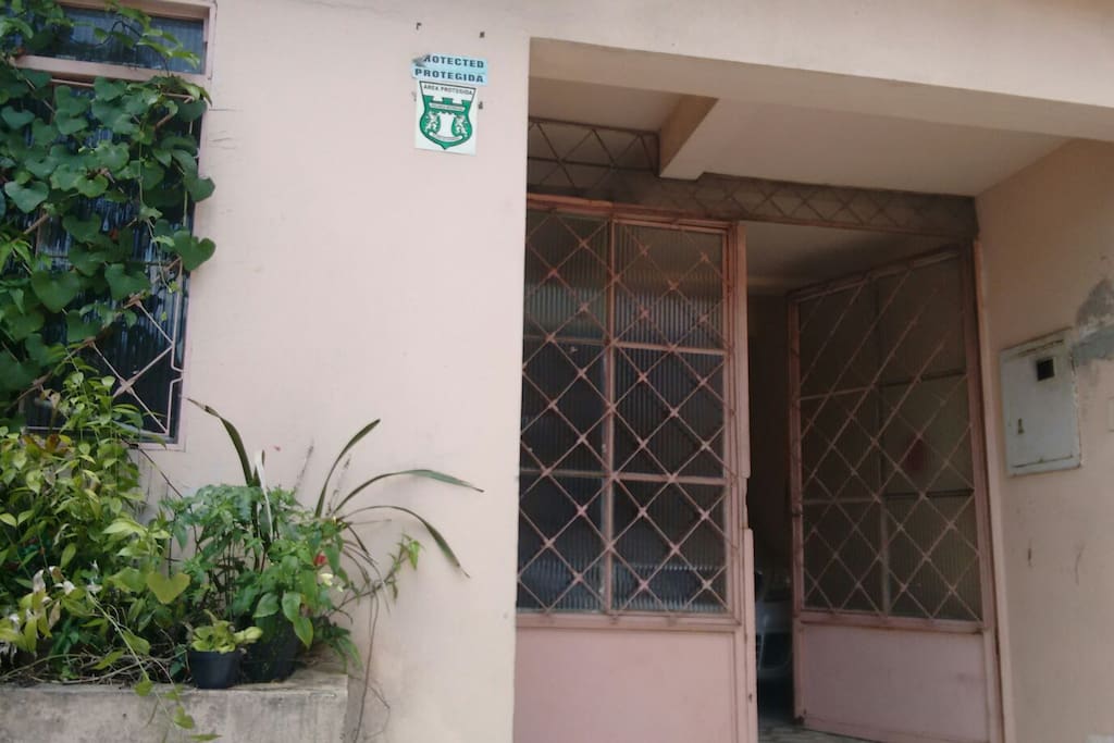 Garagem fechada (não coberta)
