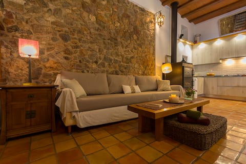 Anuncio de Airbnb popular: Villa Can Blau. Cozy Country house en Santa Eulària Des Riu