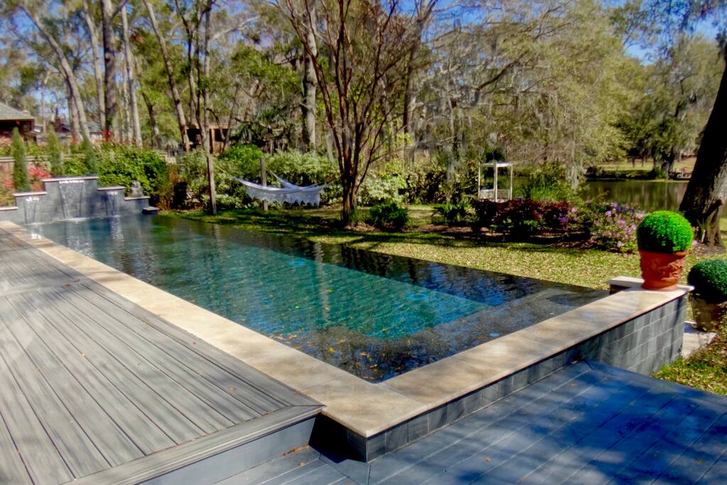 Now, you can have it all...3 minutes from Downtown Charleston, luxury living with an infinity gunite pool, lake, kayak, hammocks, 3 bedrooms/2.5 baths, 10 minute drive to Folly Beach...and so much more!