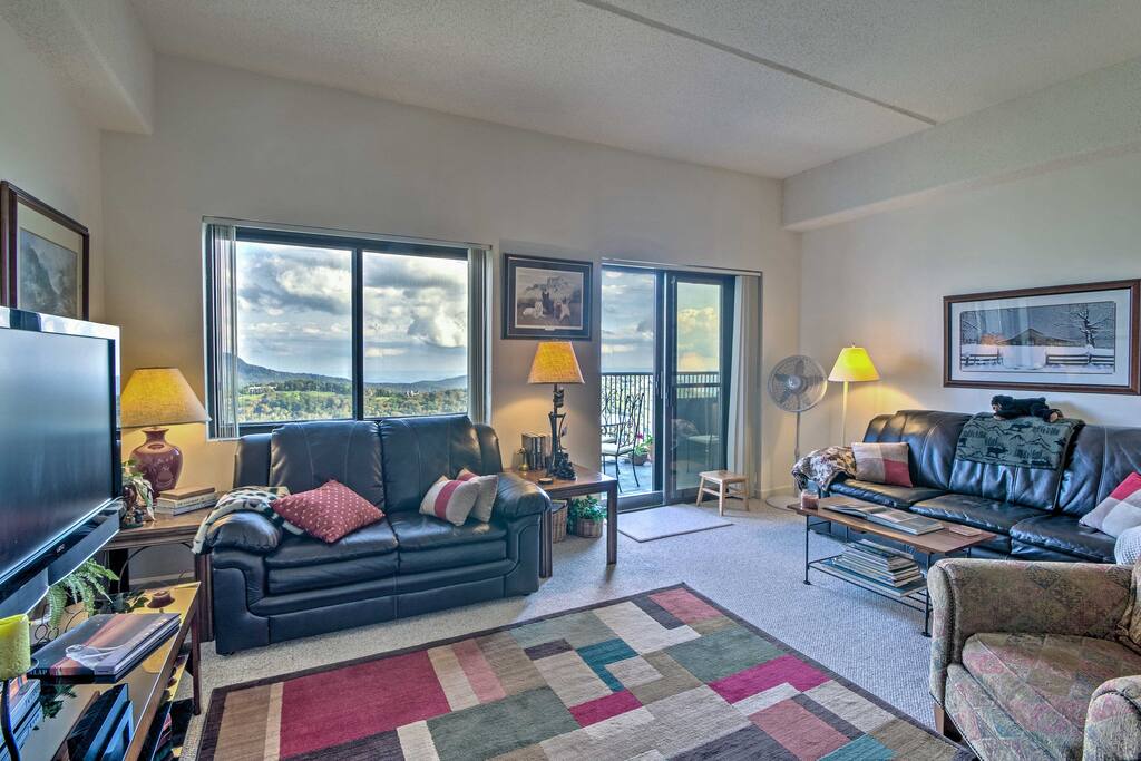 Find your home-away-from home high in the Carolina Mountains, with 1,100 square feet of well-appointed living space.