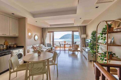 Beachfront apartment with breathtaking views