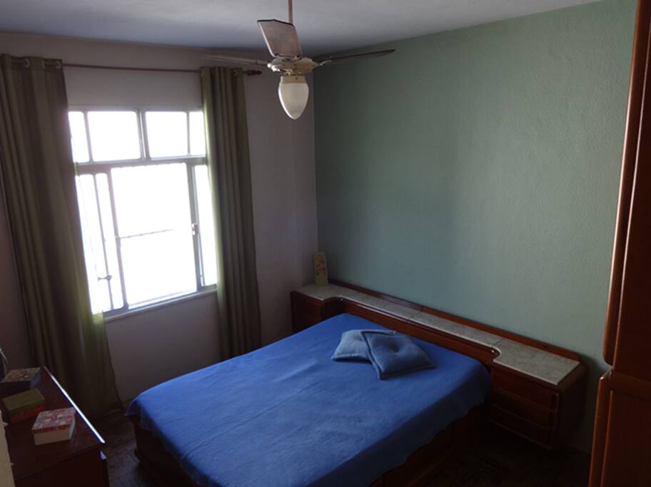 Quarto casal, ar condicionado, guarda roupa 8 portas, cômoda e Armário