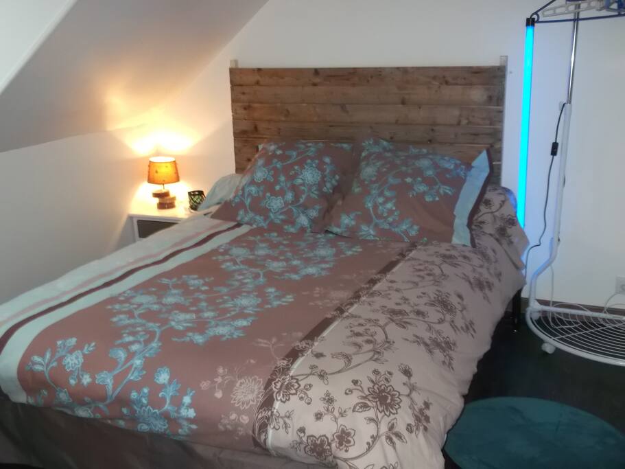 Lit 140/190 cm Sommier lattes Matelas et Sur matelas