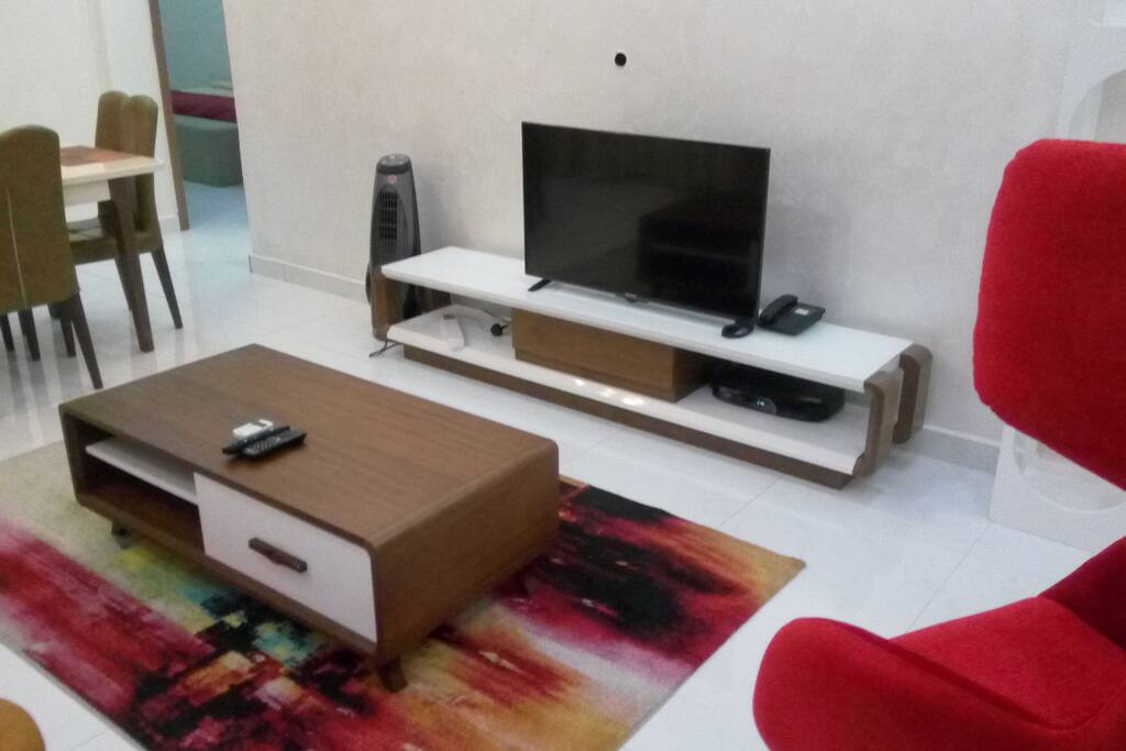 LIVING ROOM TASTEFULLY FURNISHED FOR COMFORT