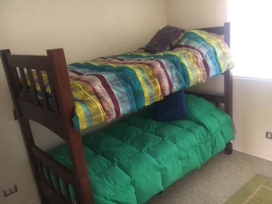 Segunda habitación con un camarote de 1 1/2 plazas.
Incluye amplio closet