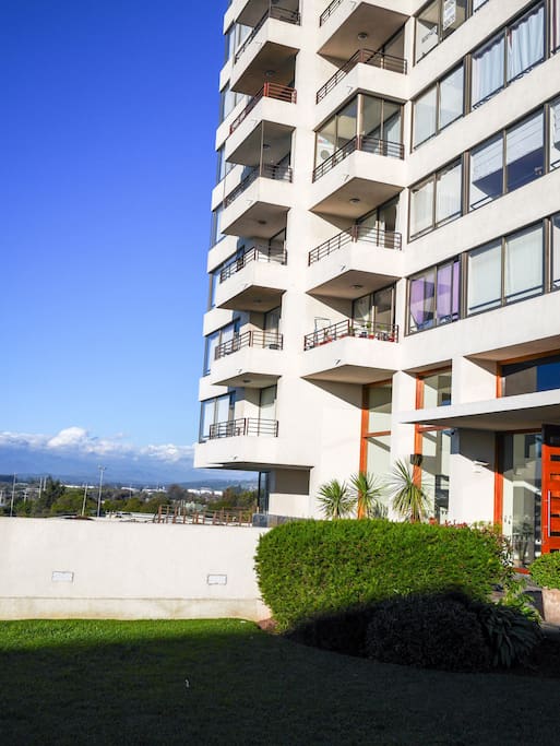 Vista Edificio desde Jardín