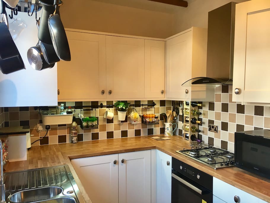 Shared, fully equipped kitchen facilities