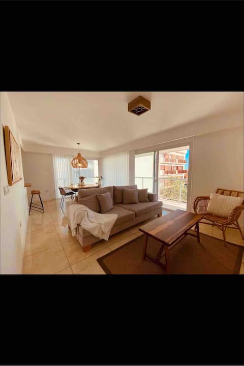 Anuncio de Airbnb popular: Modern apartment with garage en Partido De General Pueyrredón