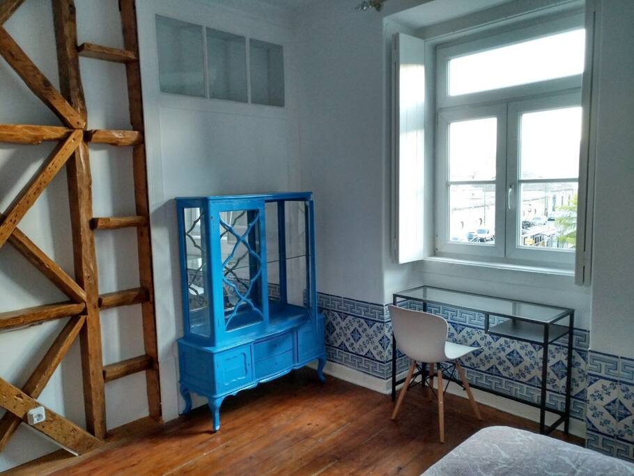 Azulejo Room (Bedroom) - Old drawer + desk