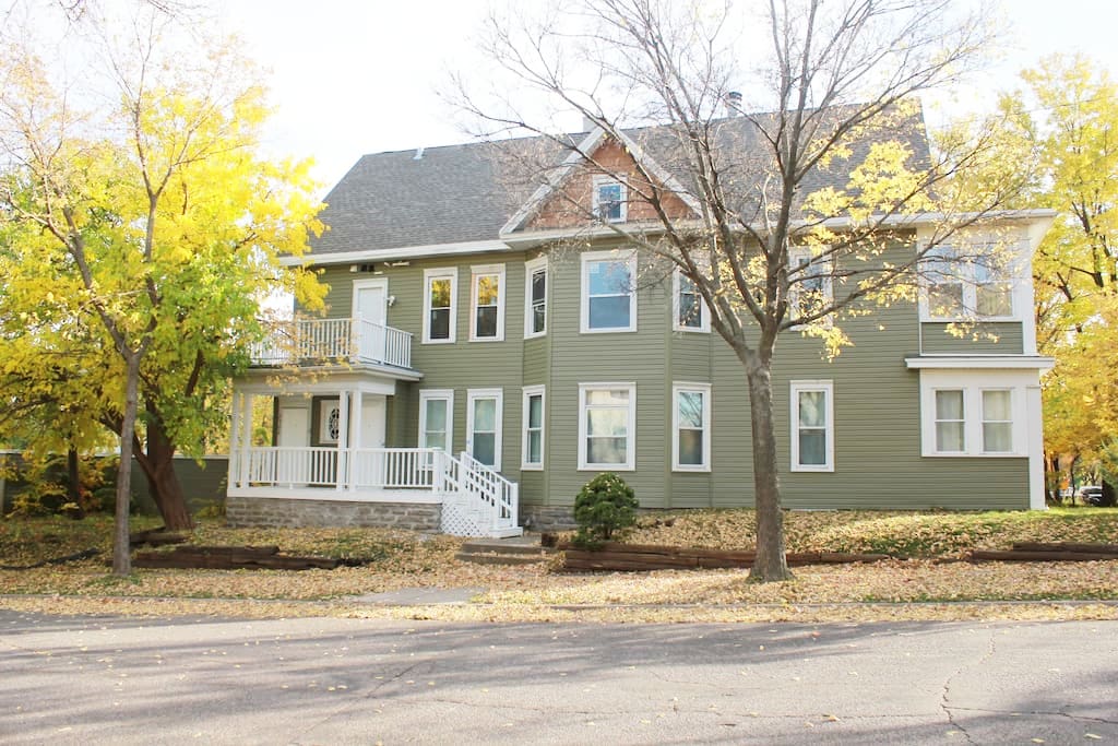SUPERBOWL 52 Minneapolis House for Rent 6,000 sq ft Sleeps 24