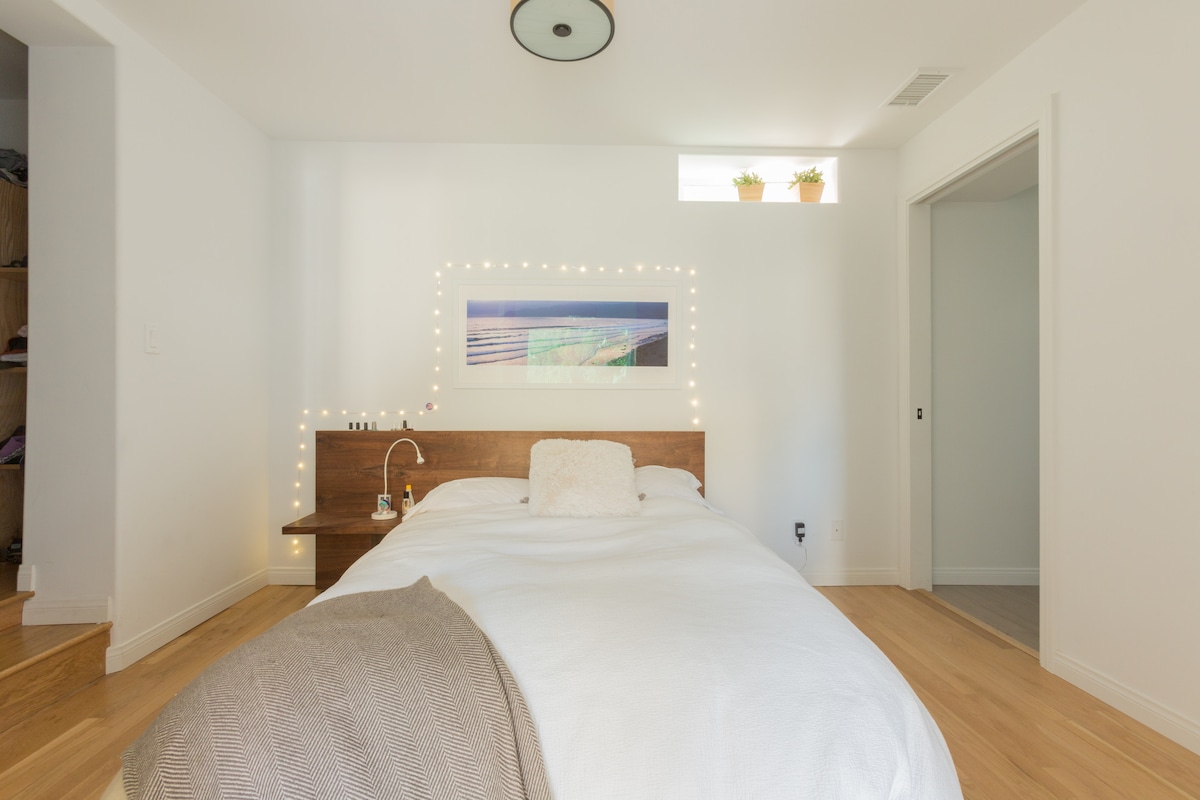 Chumba cha kulala cha ghorofa ya chini (kitanda cha watu wawili)