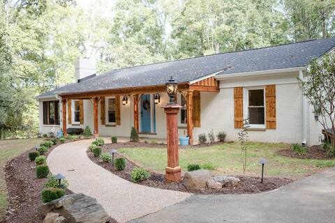 Bamboo Cottage, 22acres with a Pond