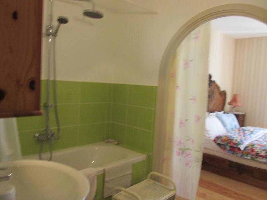 Lovely modern bathroom