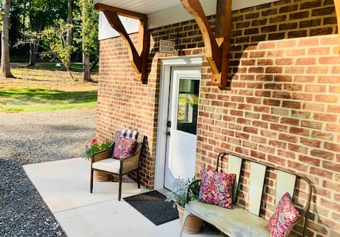 Private Basement Studio with wooded views