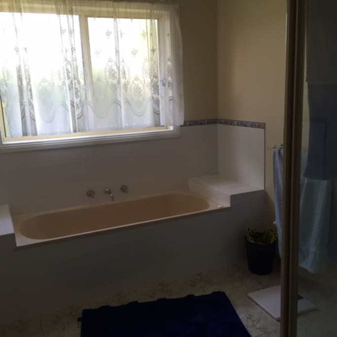 Full size bath