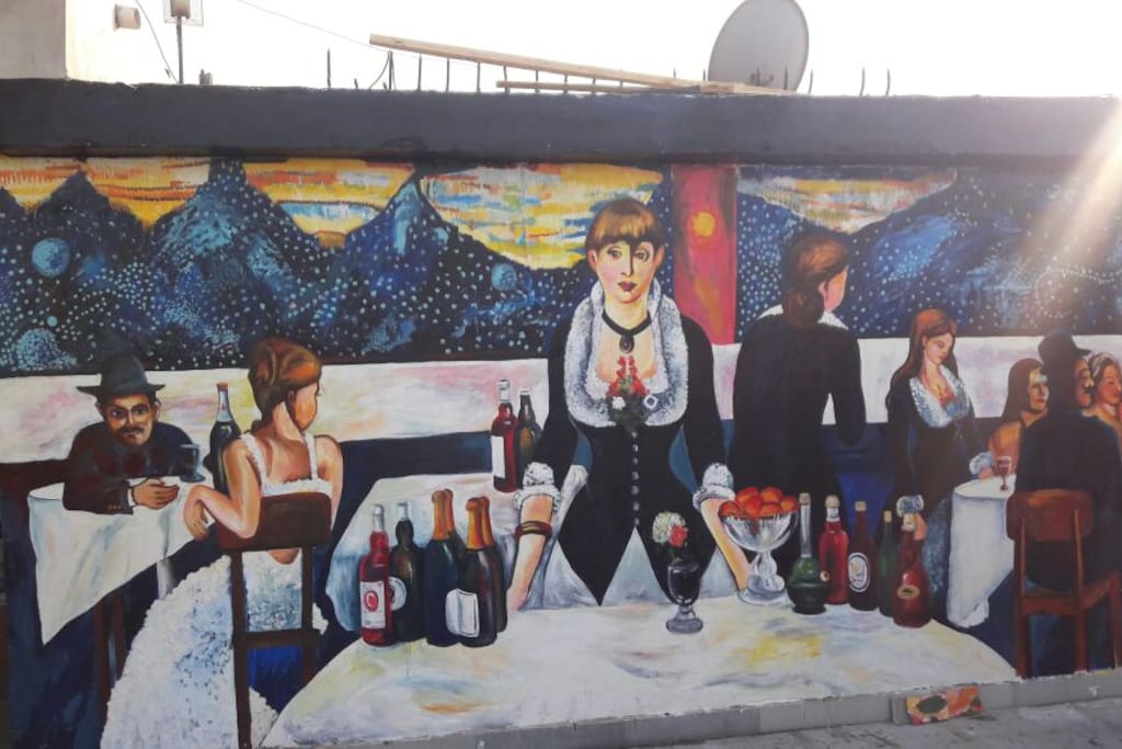 ART TO GIVE LIVELY FEELING ON A DEAD WALL