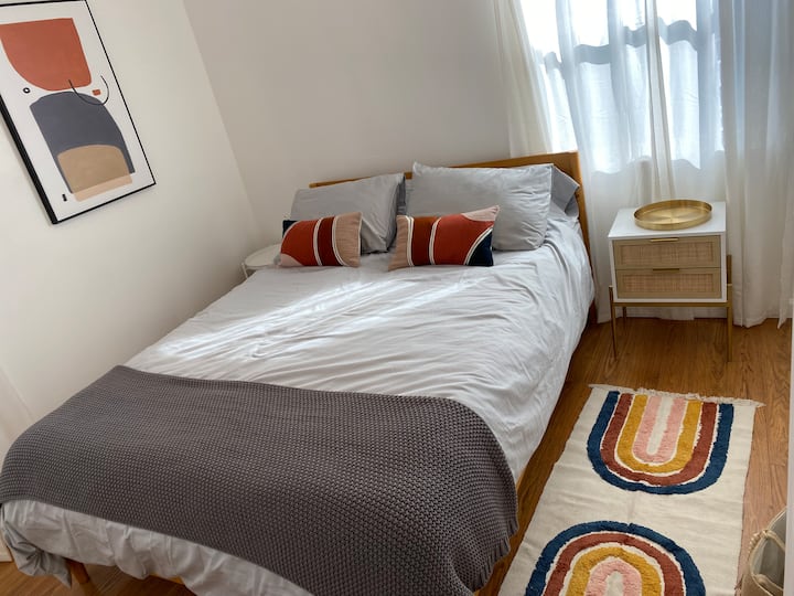 Queen bed w 2 nightstands, dresser, reading lamp, 100% cotton linens w protectors for mattress, pillows & goose down alternative comforter+ duvet, premium cotton throw blanket. Linen blend curtains with room darkening shades behind, for light control