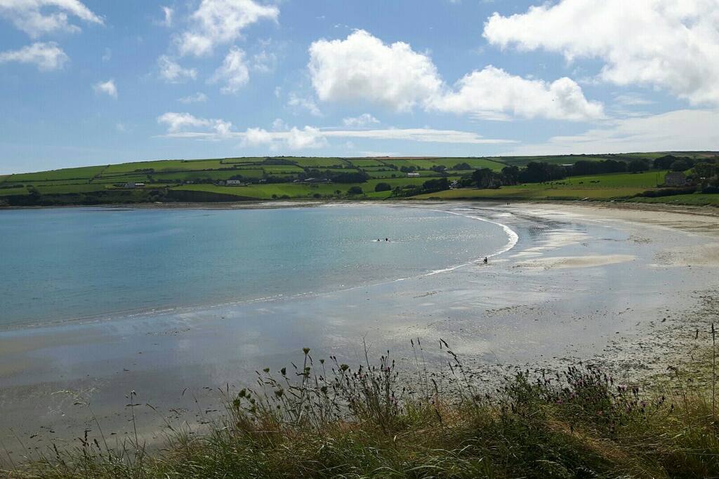 Broad Strand, a pleasant 800m walk from our home.