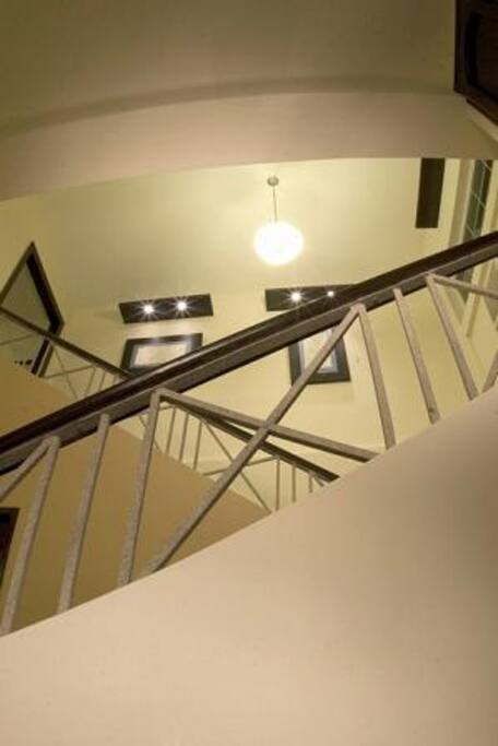 Escalera Maxihotel