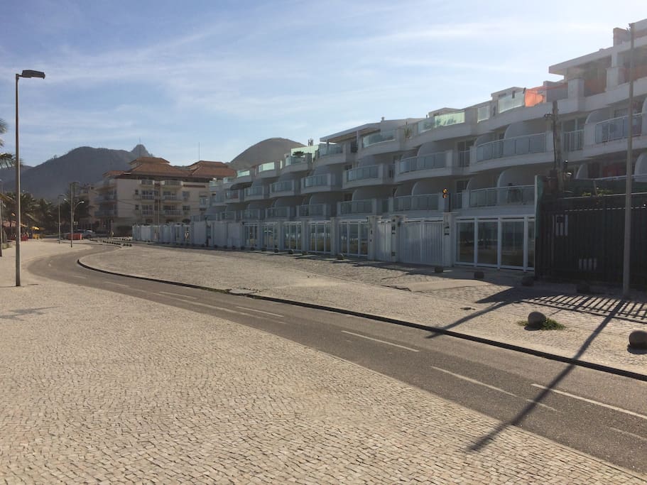 Condomínio Pontal da Areia - Pé na praia