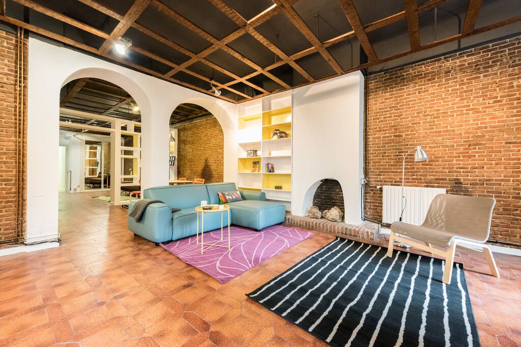 Salon, Living room