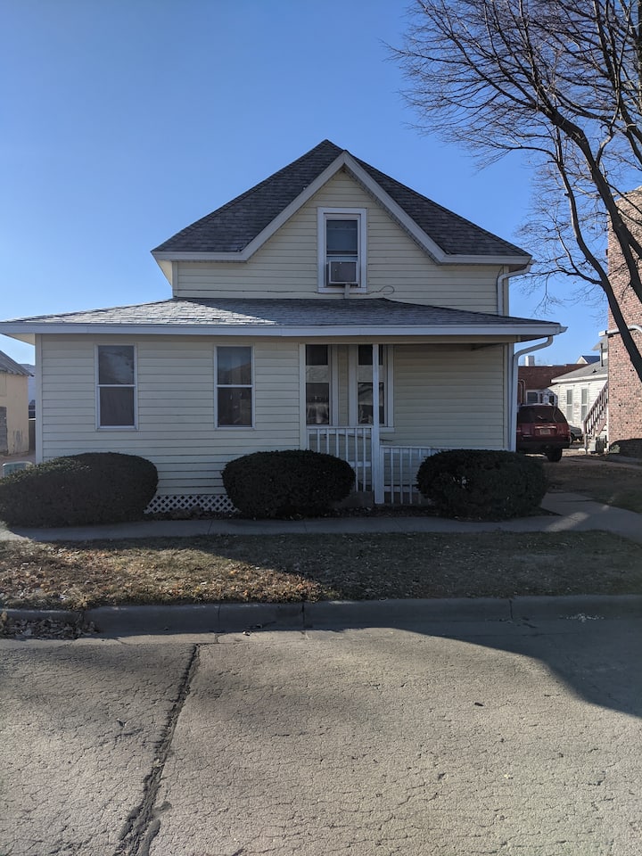 Bumblebee House in Holdrege. It's all the buzz!! Townhouses for Rent in Holdrege, Nebraska