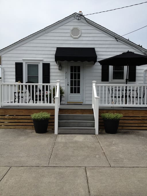 Adorable Crest Beach Bungalow