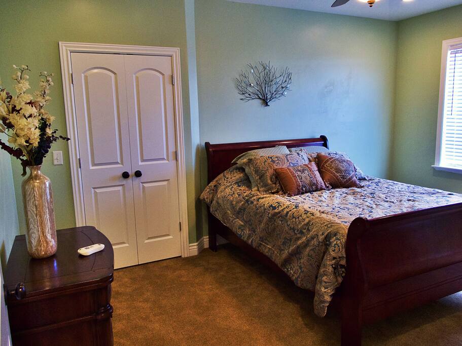 Queen Bedroom