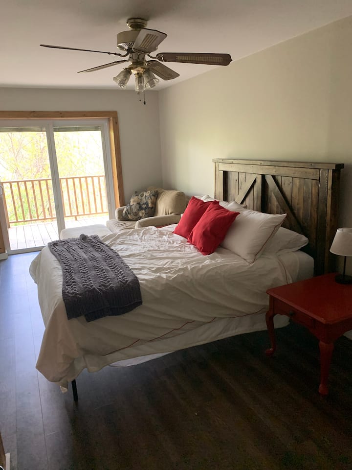 Chumba cha malkia chenye ufikiaji wa sitaha