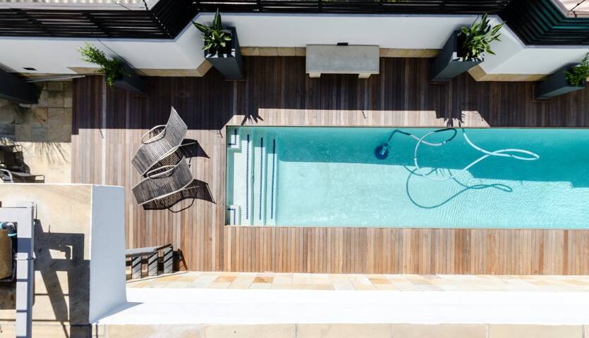 Unique Townhouse with Swimming pool and Views gallery image 4