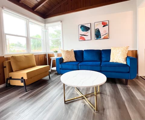 Mid-century 1 Bedroom house with attached garage