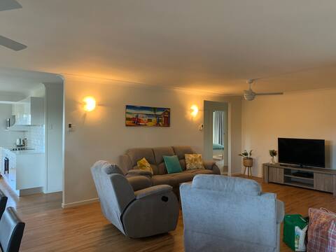 Top performing Airbnb: Perfect Little Beach House, centrally located!! in Point Lookout