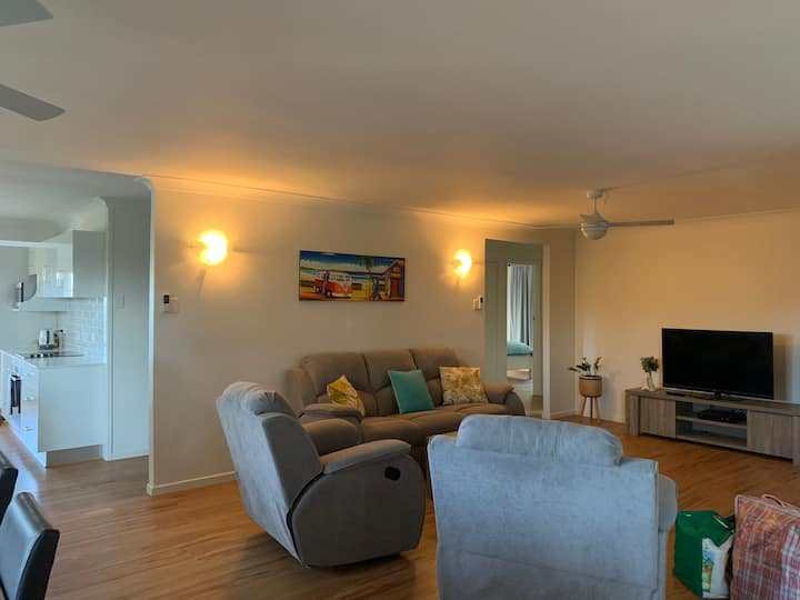 Perfect Little Beach House, Centrally Located!! - North Stradbroke Island