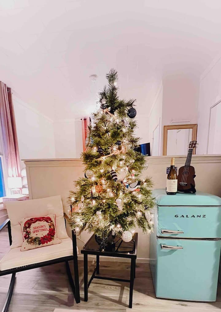Cozy Upstairs Studio In Downtown - Fort Bragg, CA