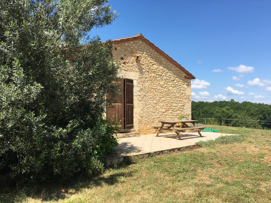 Une terrasse pour profiter du soleil levant