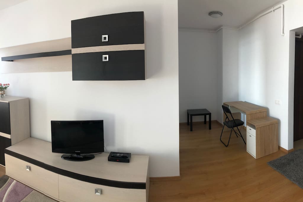 Living room/desk
