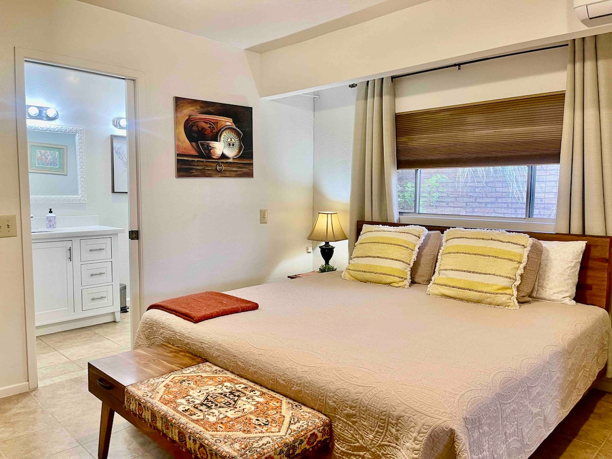 Bračni krevet s madracem od memorijske pjene koji je iznimno udoban. 