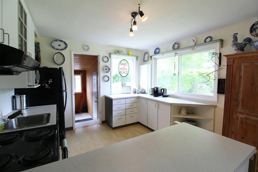 Open kitchen, enter through mud room