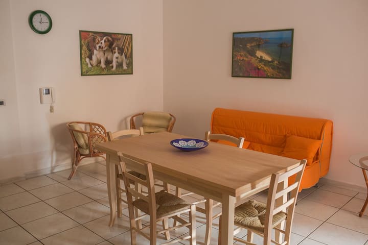 APPARTAMENTO BAIA BLU A 20M DAL MARE 2 piano