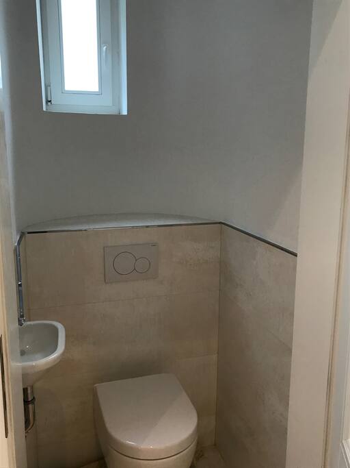 Separate toilet / wc