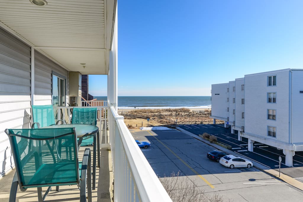 Stunning ocean views from balcomy
