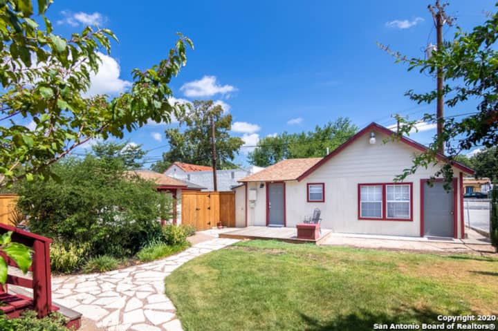 The Cottage 1547 W Agarita Av San Antonio Tx Cottages For Rent In San Antonio Texas United States