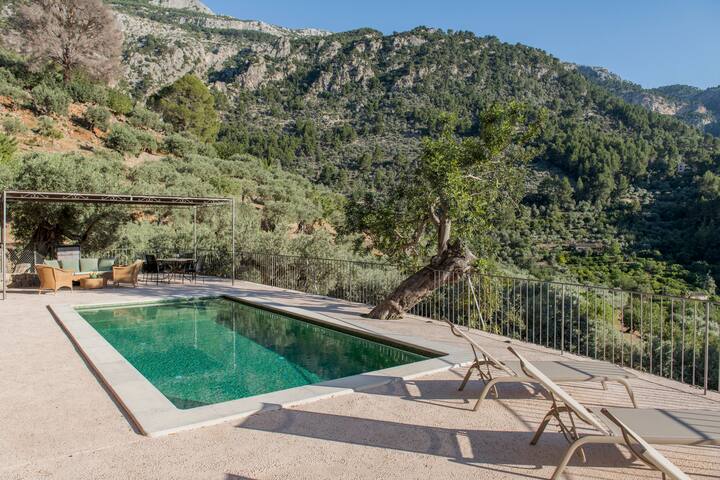 Bi-level Exclusive Villa Overlooking Soller Valley gallery image 4
