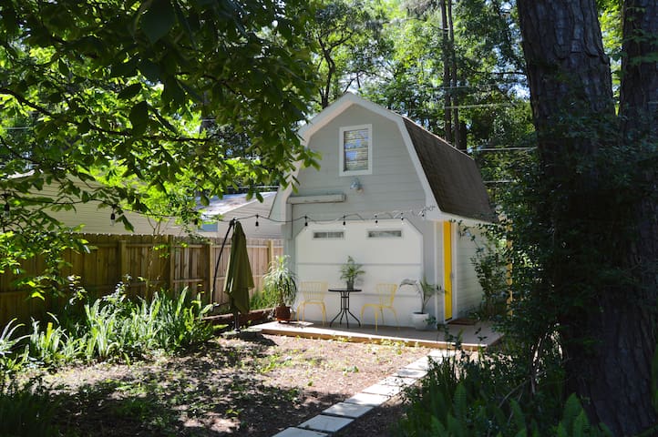The Yellow Door Carriage House