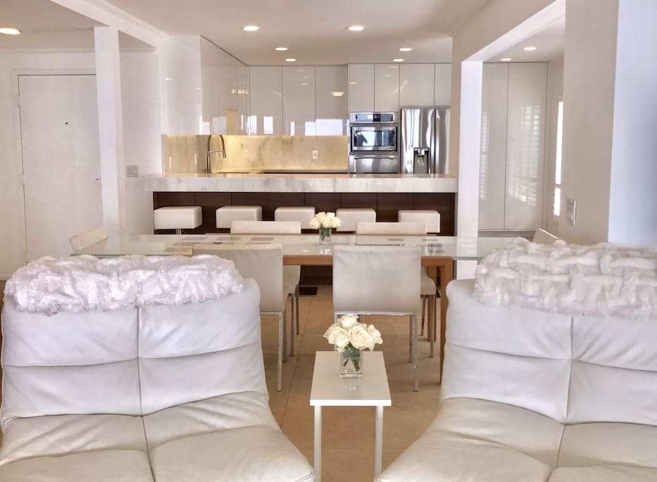 Stunning kitchen and dining room!
