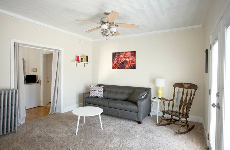 Sunny 1 BR Near Bus, Train & Town