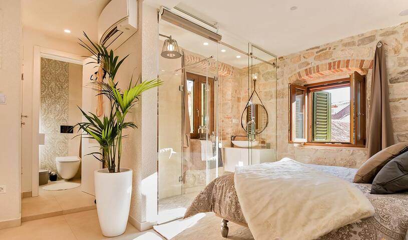 Luxury Studio Apartment Eminence Split in the old center of Split on Pjaca square